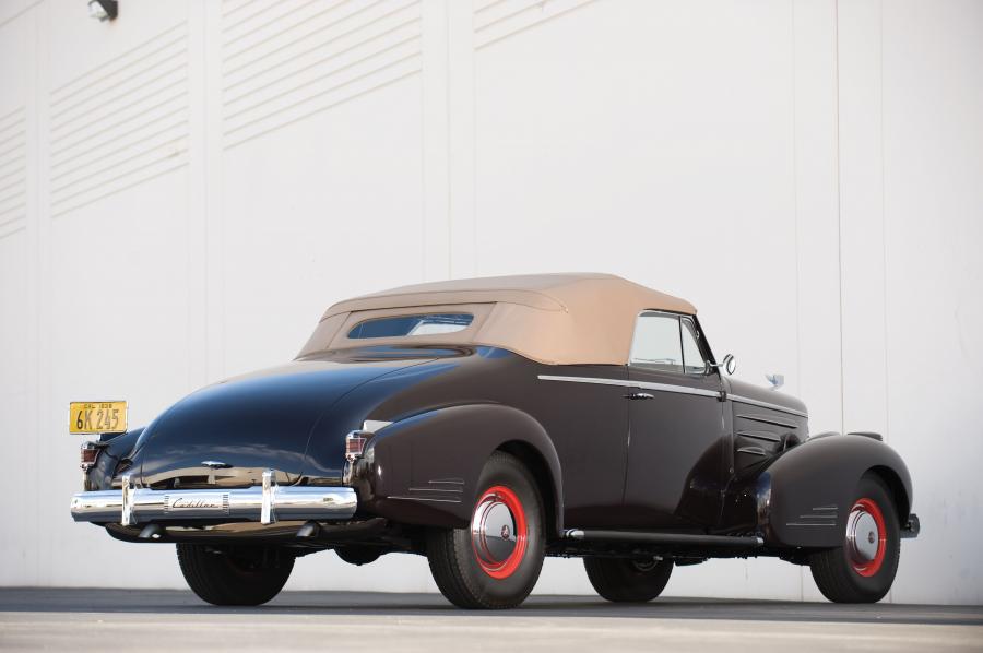  Cadillac Series 90 V16 Convertible Coupe 1938 года  (фото 13 из 15)